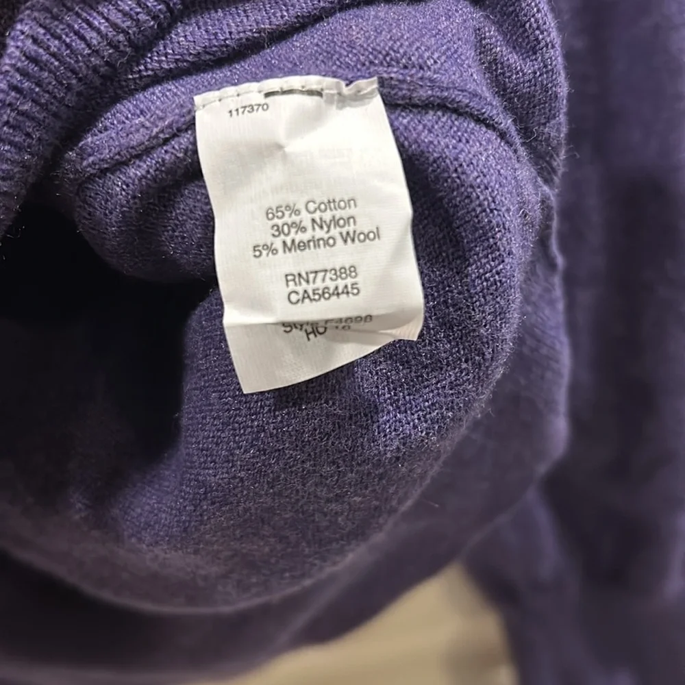 J Crew men’s V-Neck Slim Fit Long Sleeve Sweater merino wool blend size L purple